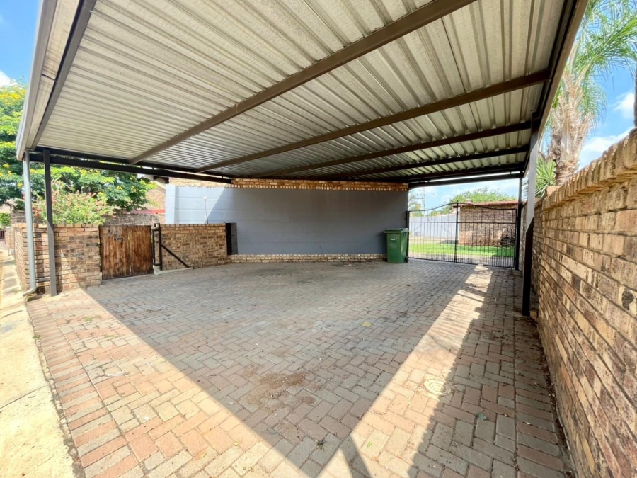 To Let 4 Bedroom Property for Rent in Waterval East North West